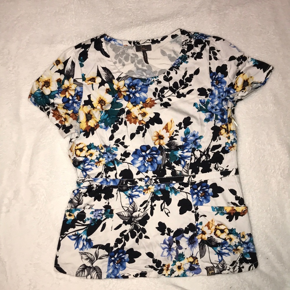 Jaanuu scrub top